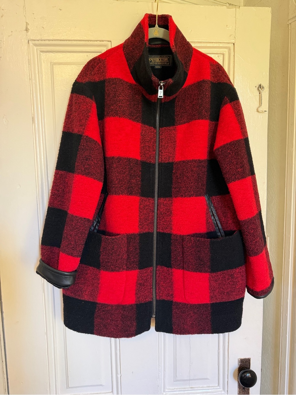 Pendleton size medium Women’s Red & Black Buffalo Check Zip-Front Coat vguc